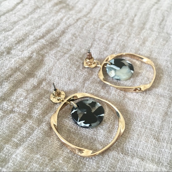 Marbled twist hoops - Picture 2 of 4